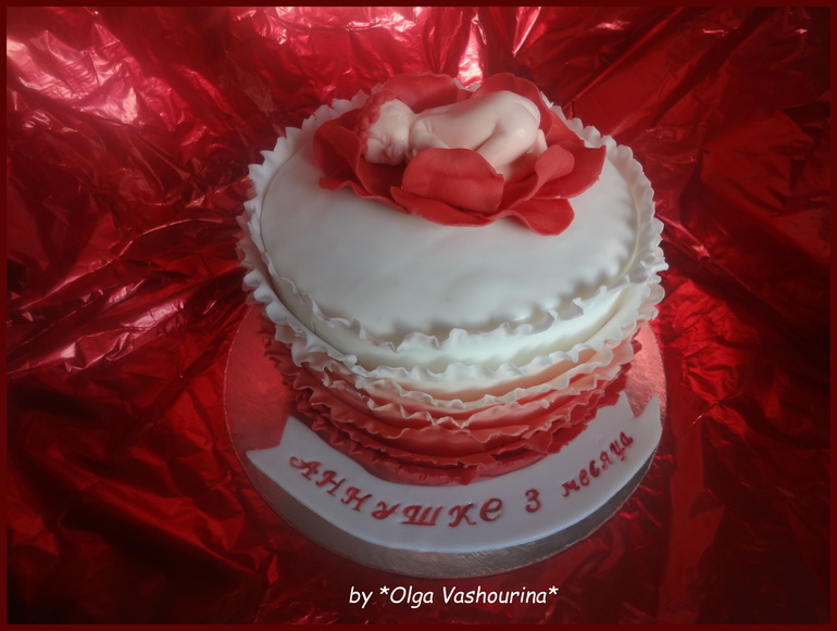 На 3 месяца девочке