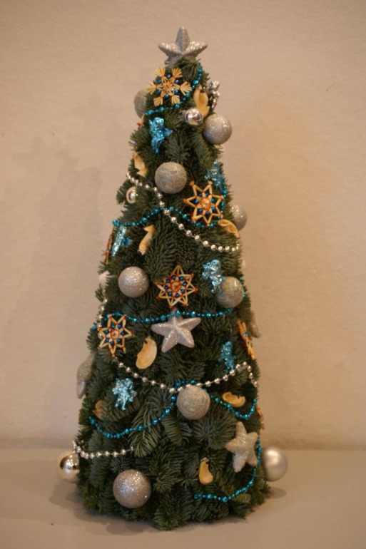 Новогодние композиции, елочки, букеты