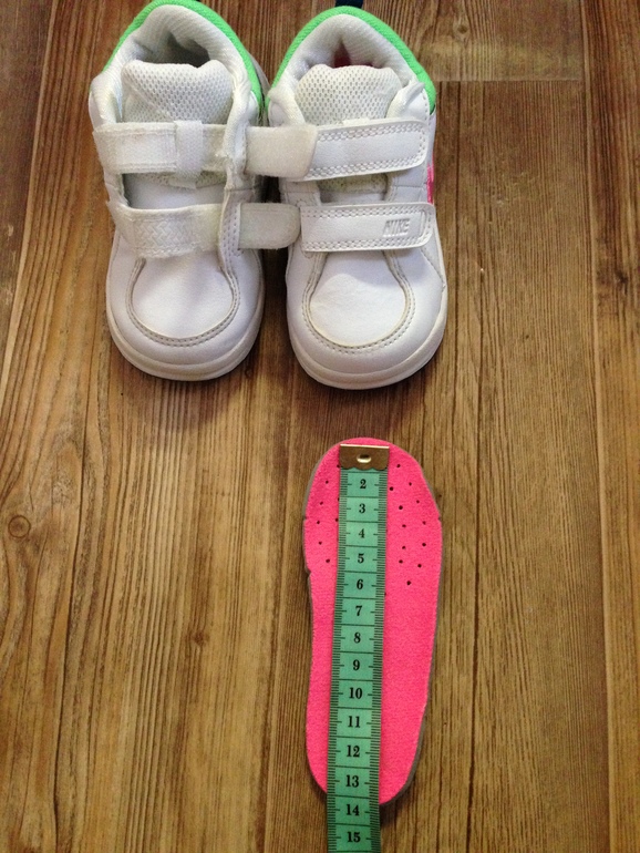 Продаю кроссовки на девочек