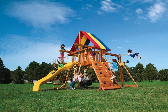 Коллаж "На детской площадке"