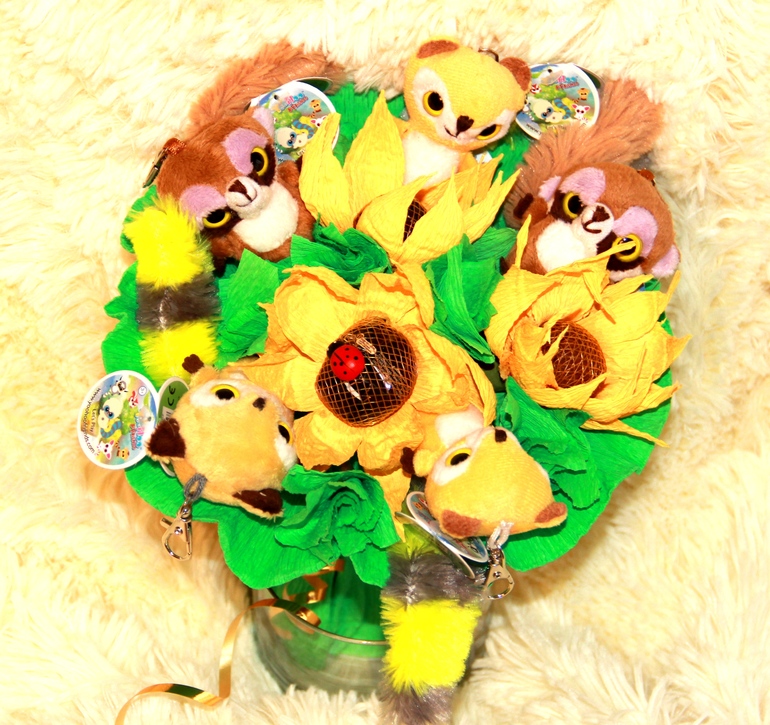 Букеты из мягких игрушек и конфет