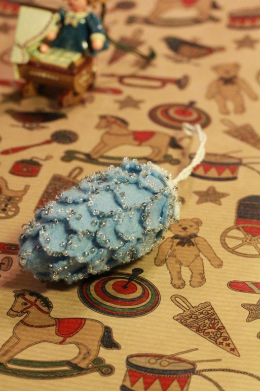 Шишечка на елку.