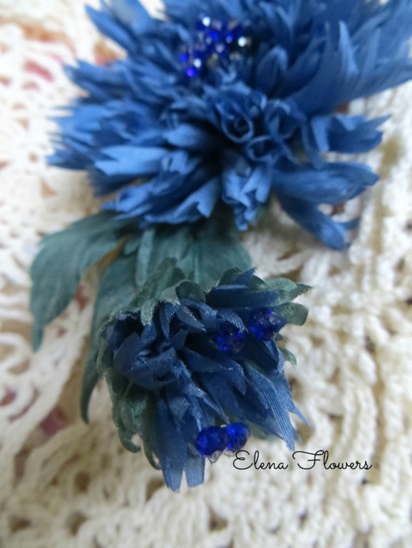 Шелковая брошь "Синий Василек"