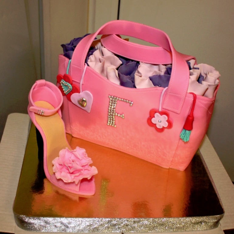 Сумочка с босоножкой)