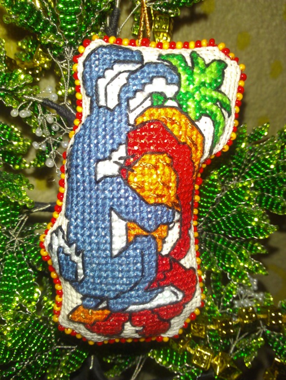 Очередная елочная игрушка - Зайчик.