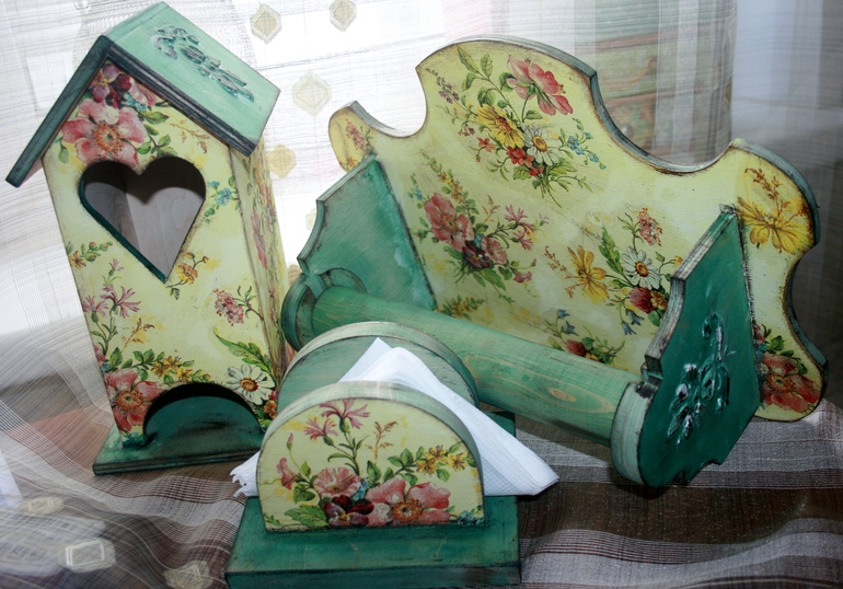 Дерево и ментол.