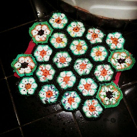 из полиэтиленовых пакетов