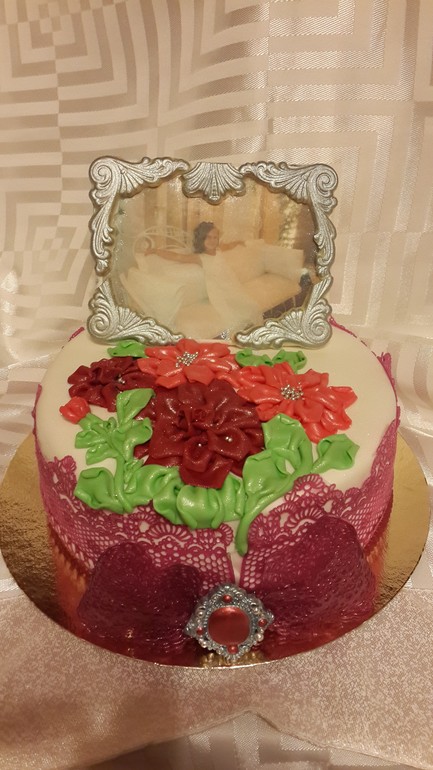 Вот такой получился подарочный тортик.