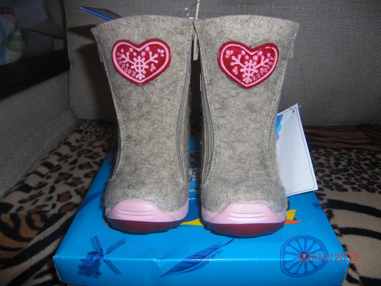 Продам валенки Котофей. НОВЫЕ!!! 2 пары.