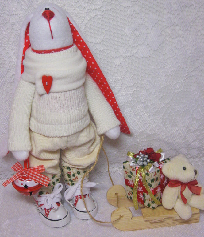 В модных кроссовках..=)