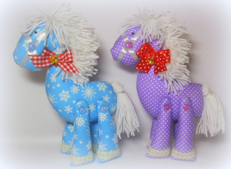 Сувенирные лошадки....