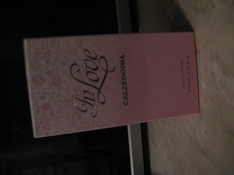 новый парфюм в слюде 700р.