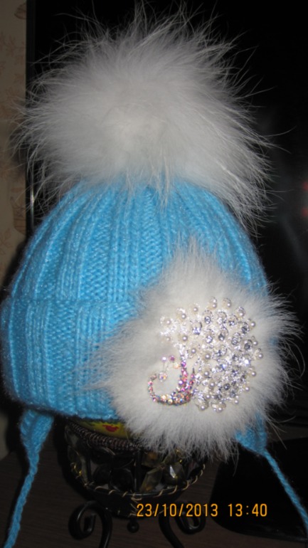 Навязалось немного шапулек:)