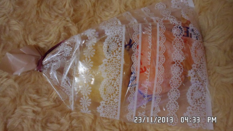 А у нас сегодня праздник - подарочки из Японии