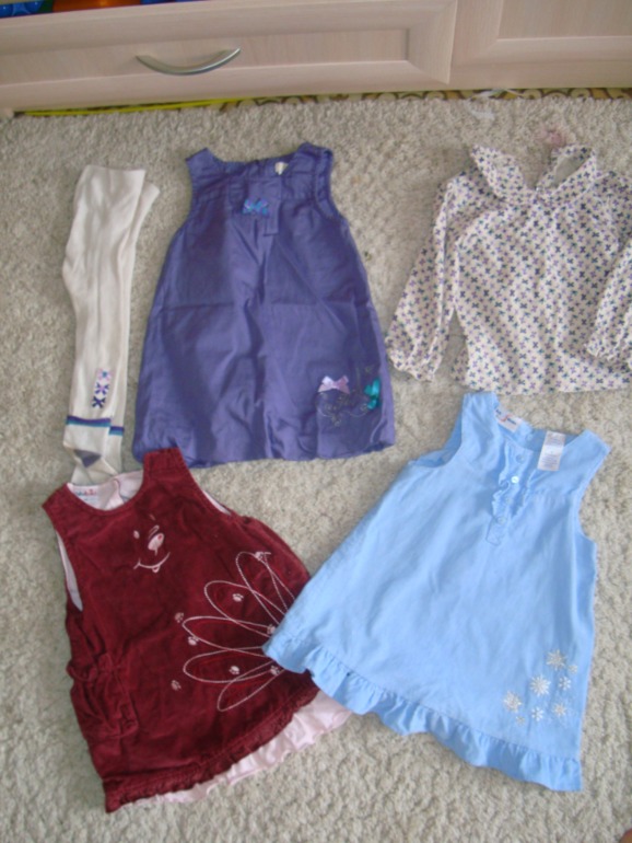 Продаю пакет платьев для девочки