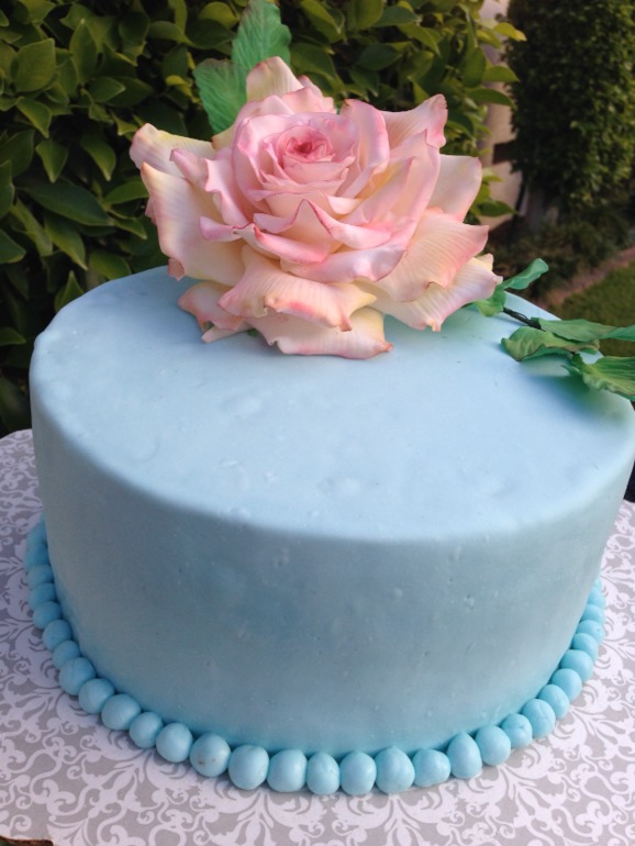 Торт в подарок и моя Вторая розочка без проволоки