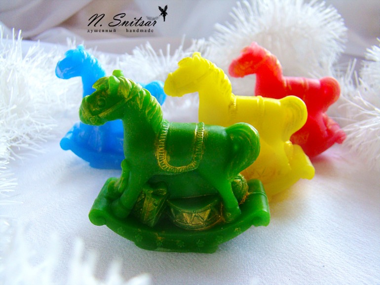 Подготовка к НГ  (№ 2, 2013). Немножко лошадок.