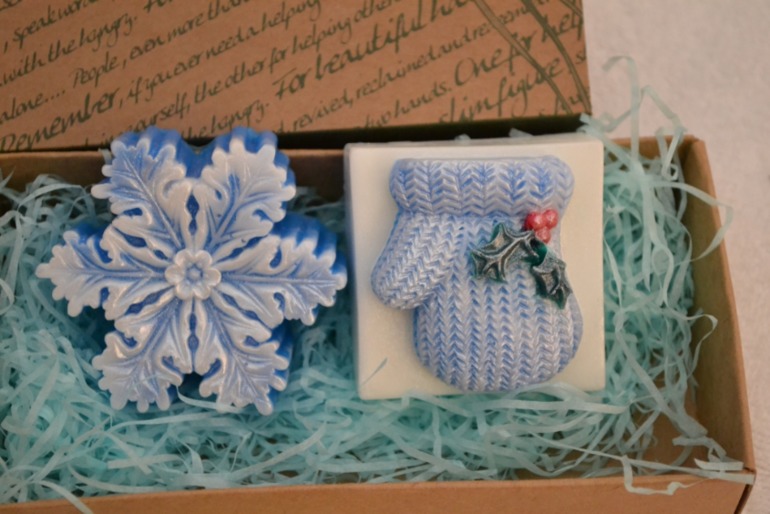 Новогоднего чуток.