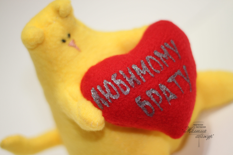 Первый котик.