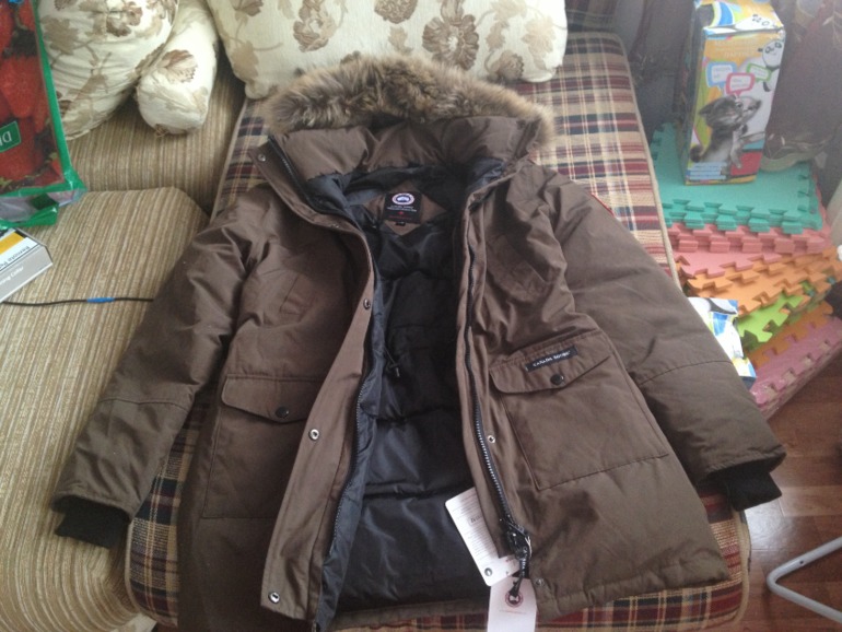 Продам 2 пуховика Canada Goose. Новые