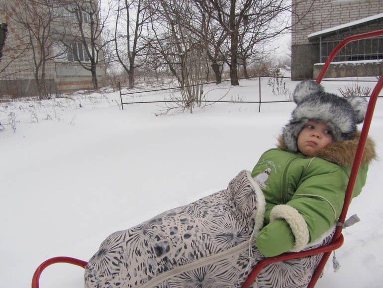 Инста санки. Санки с колесами. Дети зимой. Санки prampol. Советские санки.