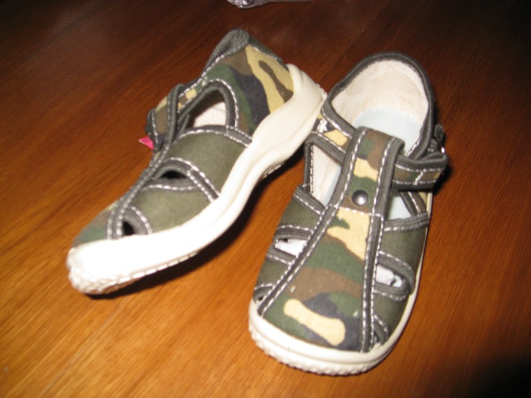 Продам Сандалики милитари  новые 20 размер(синие) -300 руб., 24 размер (зеленые)-400 руб. м. Пролетарская