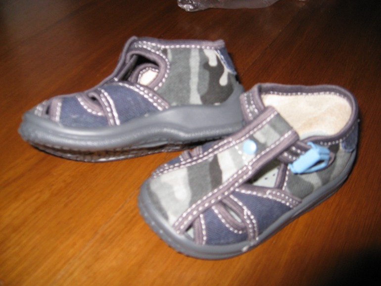 Продам Сандалики милитари  новые 20 размер(синие) -300 руб., 24 размер (зеленые)-400 руб. м. Пролетарская