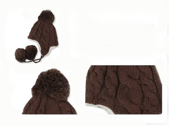 Шапочка с помпонами