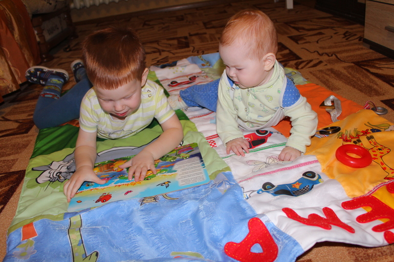 Первые игры погодок