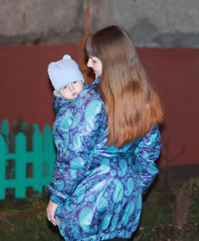 Годовасик под слингокурткой