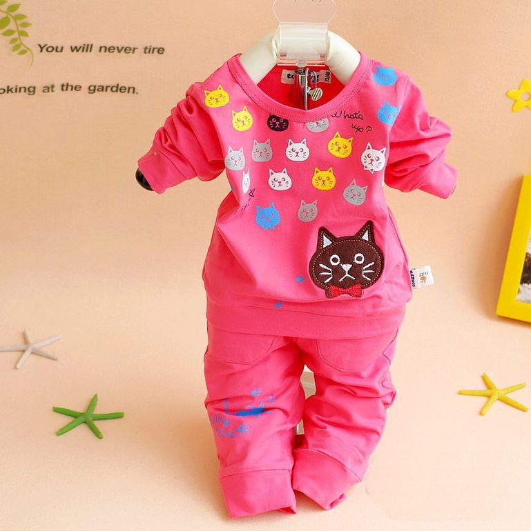 Одежда для девочек:комплекты, костюмы,платья в наличии новые.