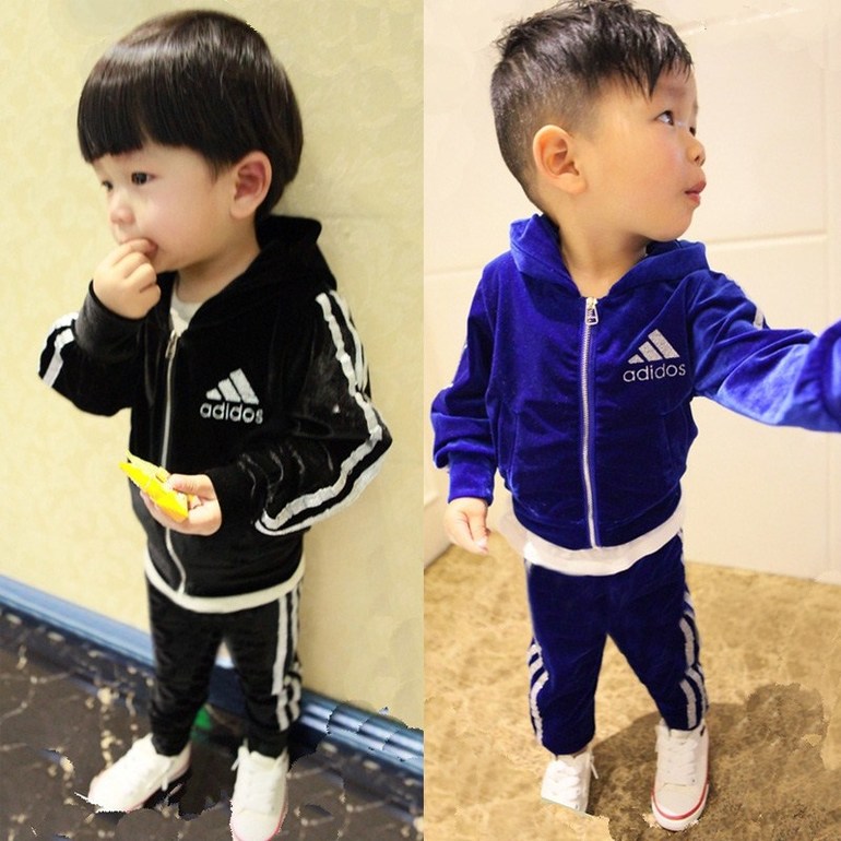 Одежда для девочек:комплекты, костюмы,платья в наличии новые.