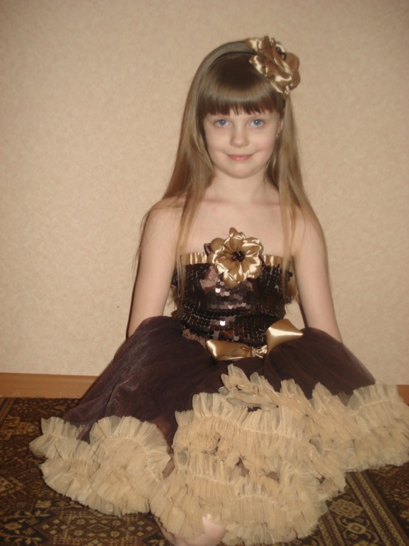 На худенькую девочку, рост 134-140. Цена 2700р.