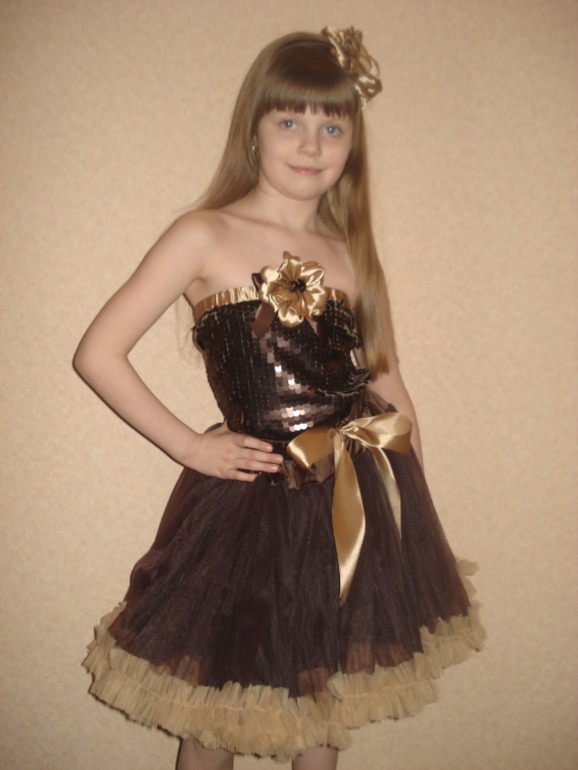 На худенькую девочку, рост 134-140. Цена 2700р.