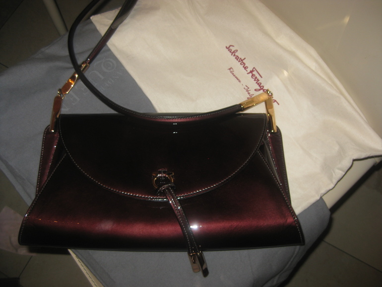 YSL КЛАТЧ ЧЕРНЫЙ ЛАК НОВЫЙ, СУМОЧКУ DSQUARED, FERRAGAMO
