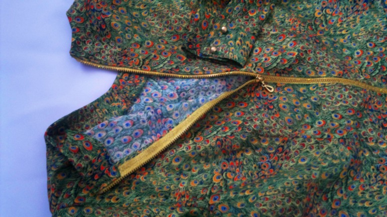 Блузка с баской