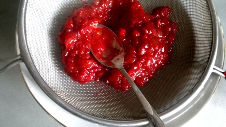 Запеченый глухарь в горчичном маринаде с клюквенным соусом