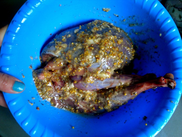 Запеченый глухарь в горчичном маринаде с клюквенным соусом