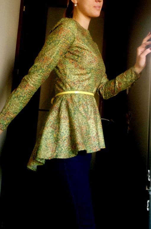 Блузка с баской