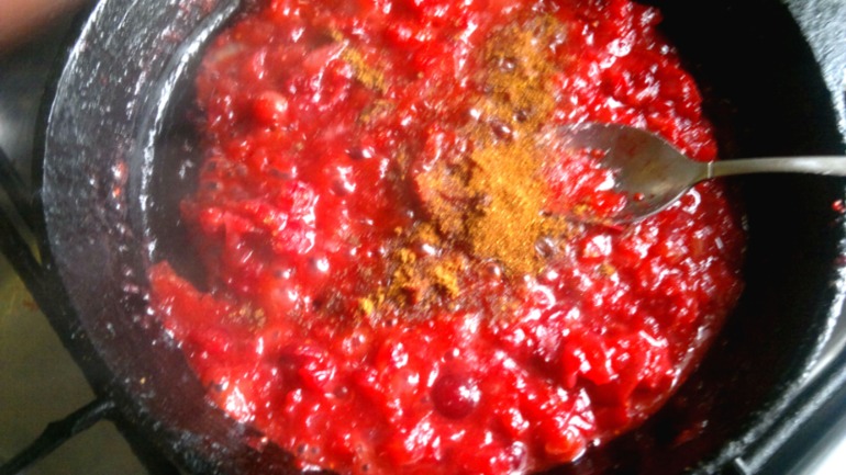 Запеченый глухарь в горчичном маринаде с клюквенным соусом