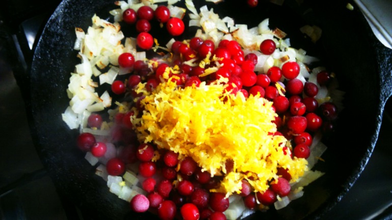 Запеченый глухарь в горчичном маринаде с клюквенным соусом