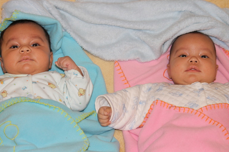 А нам сегодня годик!