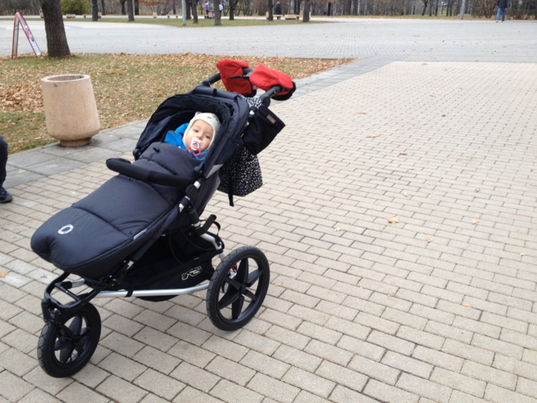 Mountain Buggy Terrain Evolution 2013 цвет Flint Первая прогулка.