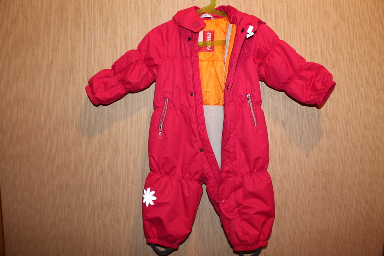 комбинезон REIMA р 74+6, с меховой попой,в очень хорошем состоянии,никаких потёртостей и зацепок нет. 1800 руб.