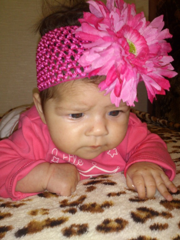 Анютке 3 месяца и 3 дня))))