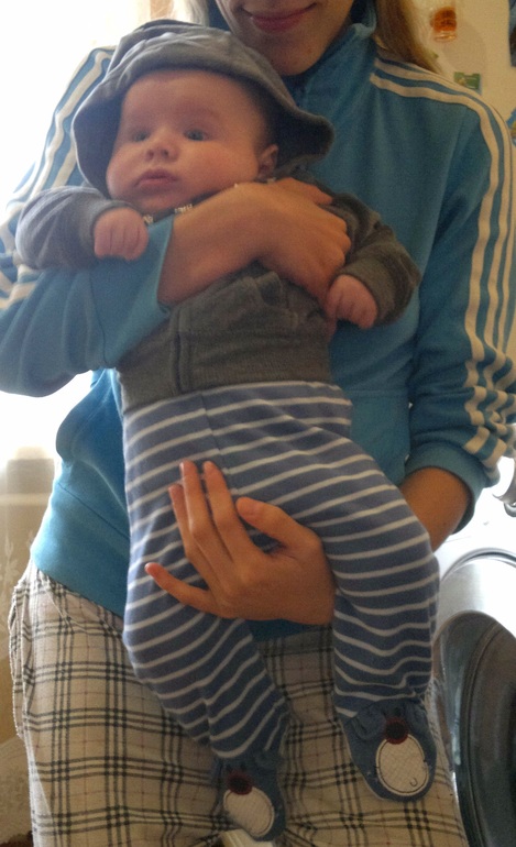 3 мес и 5 дней... 8100кг 64 см капец((( родился на 38мой недели 3900