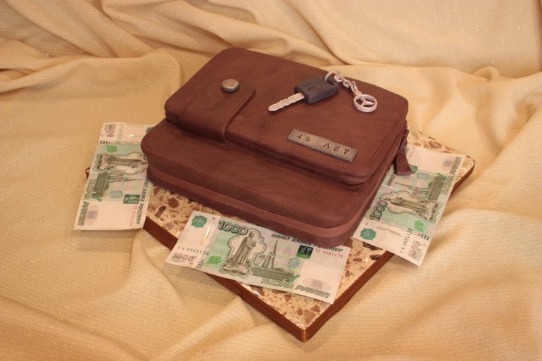 корсет..кошелек...деньги,ключи....все,что так нравится мужчинам....