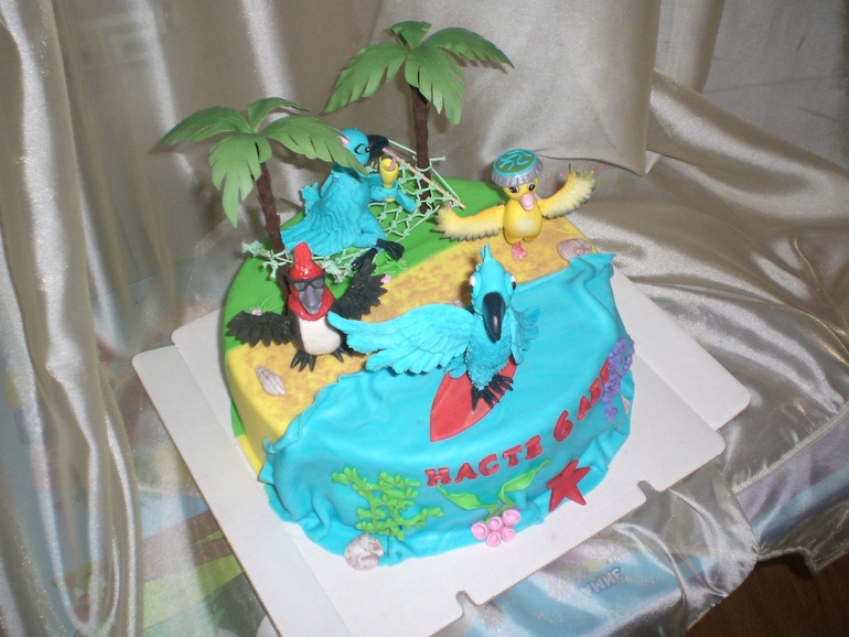 Торт с героями РИО  Жемчужинкой, Голубчиком и другими птичками