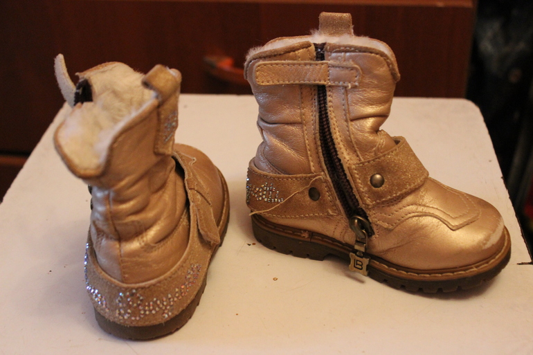 Обувь от 18 до 22 размера на девочку. Б\у и есть новые.