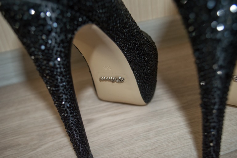 Очень красивые туфли Vitacci 38р. 3500 т.р.